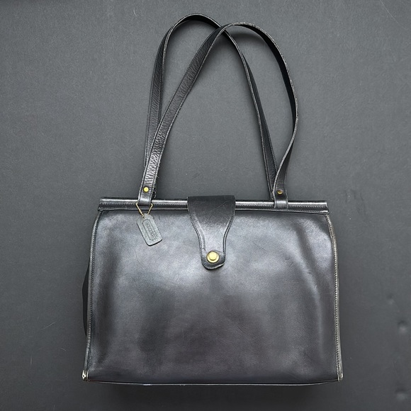 12/13 AT 3:00 PM EST COACH TALK
Vintage Coach 💼 👜……..and history!! - Picture 14 of 16